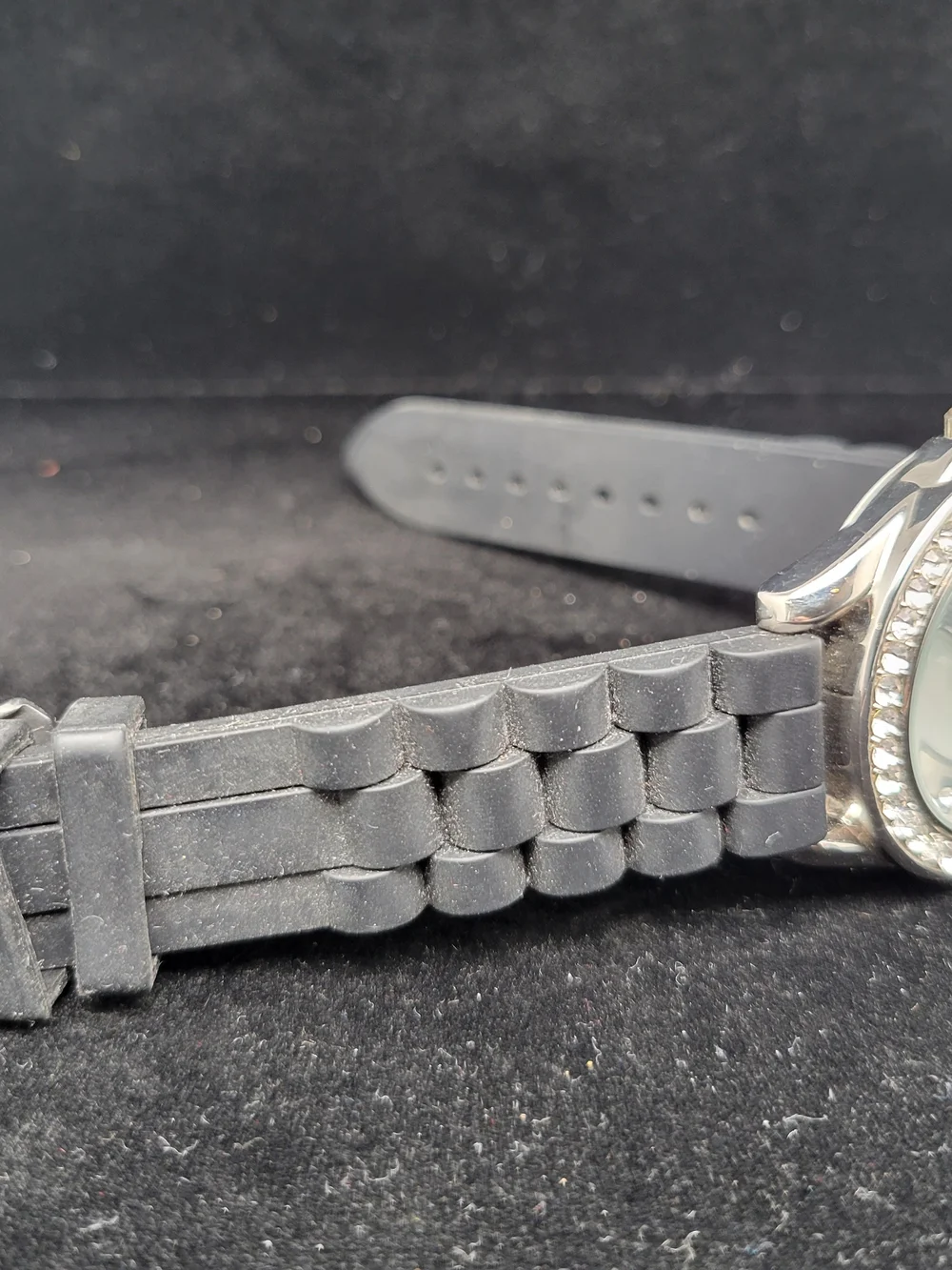 Silver Crystal-Bezel Women's Watch with Mother-of-Pearl Dial - Japan Quartz